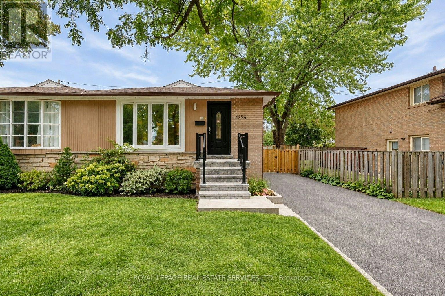 1254 Napier Crescent, Oakville, ON, L6H 2A4