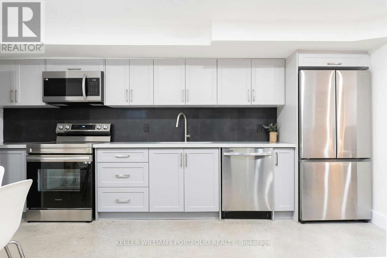 LOWER-180 Maria Street, Toronto, ON, M6P 1W4 - 2