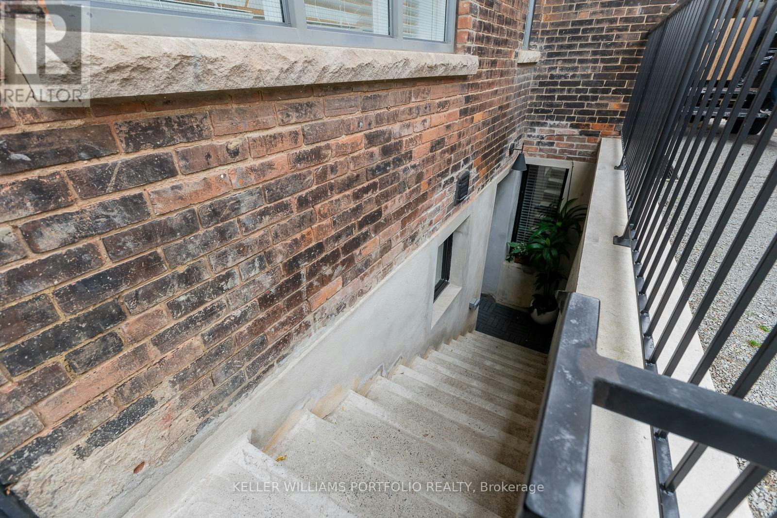 LOWER-180 Maria Street, Toronto, ON, M6P 1W4 - 25