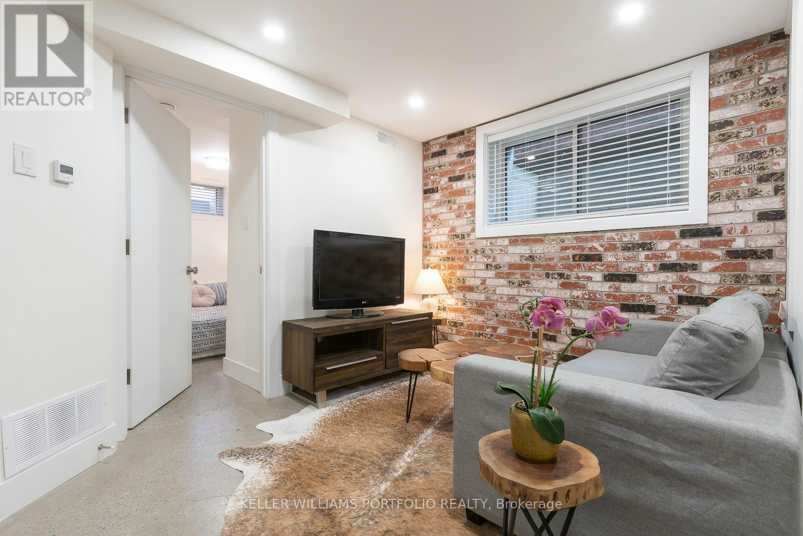 LOWER-180 Maria Street, Toronto, ON, M6P 1W4 - 4