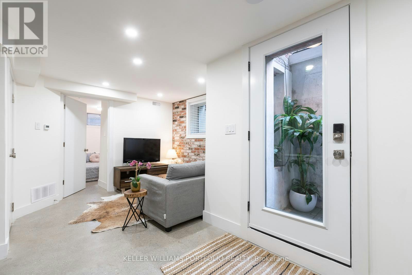 LOWER-180 Maria Street, Toronto, ON, M6P 1W4 - 3