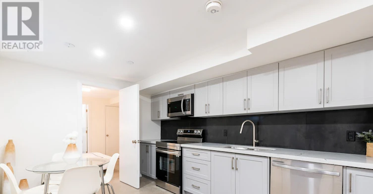 LOWER-180 Maria Street, Toronto, ON, M6P 1W4 - 14
