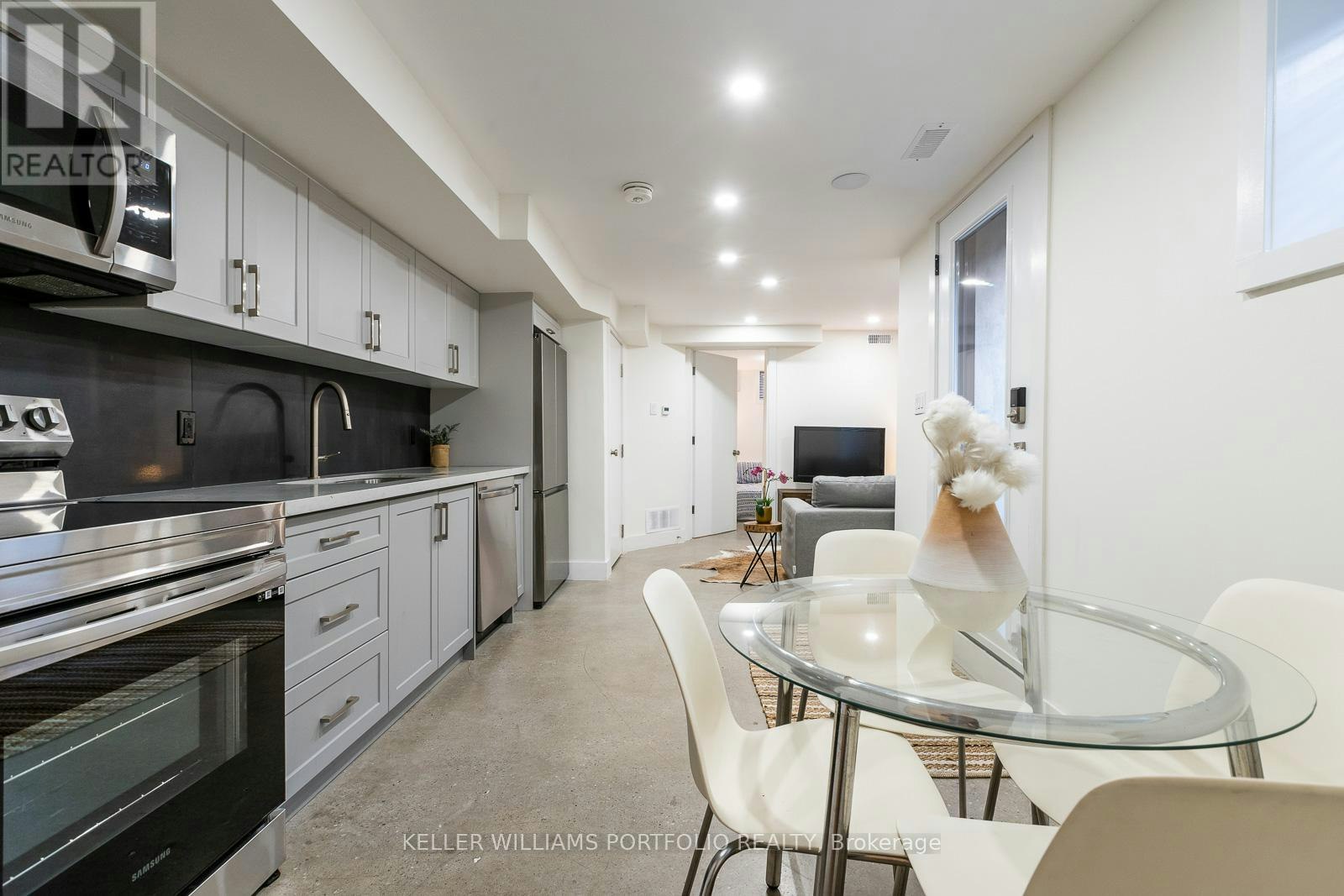 LOWER-180 Maria Street, Toronto, ON, M6P 1W4 - 11