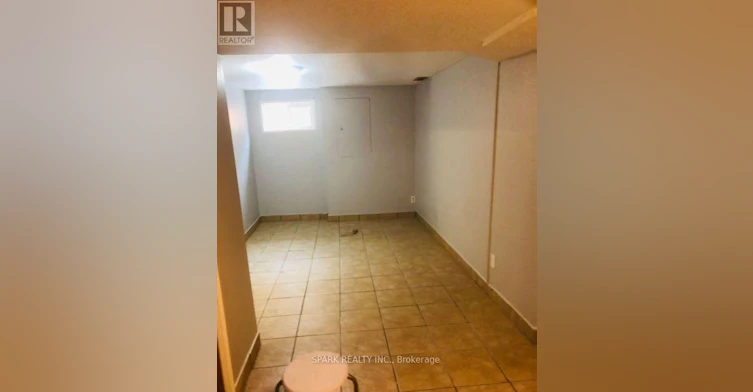 27 Erlesmere Avenue, Brampton, ON, L6W 2T4 - 5