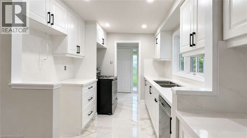 Upper-76 Appalachian Crescent, Kitchener, ON, N2E 1A4 - 6