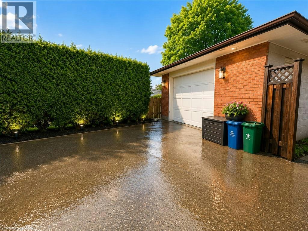 Upper-76 Appalachian Crescent, Kitchener, ON, N2E 1A4 - 4