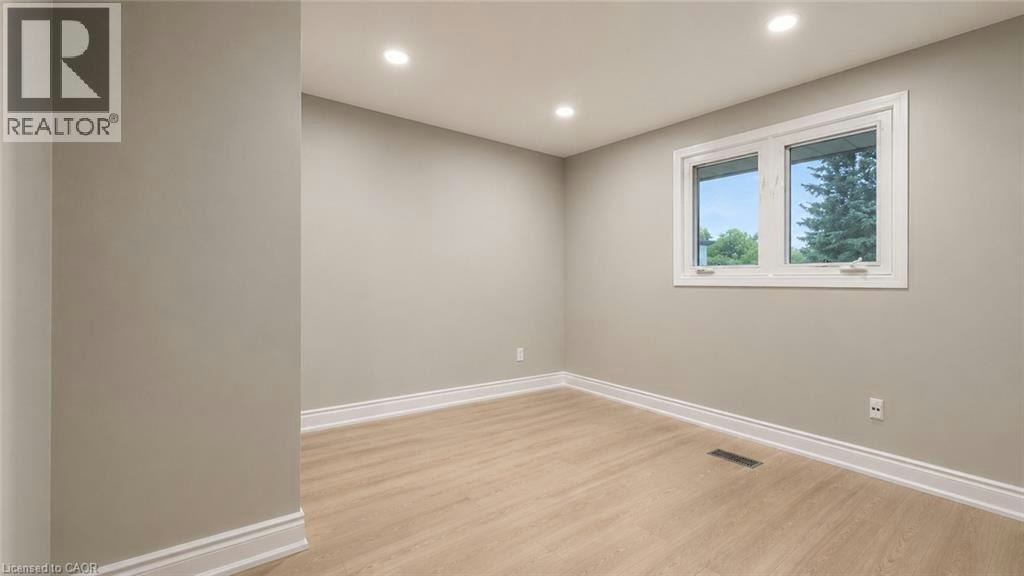 Upper-76 Appalachian Crescent, Kitchener, ON, N2E 1A4 - 12