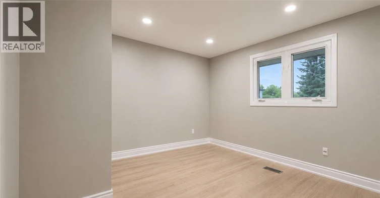 Upper-76 Appalachian Crescent, Kitchener, ON, N2E 1A4 - 12