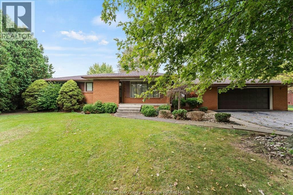 8605 Snake Lane, Lasalle, ON, N9A 6Z6