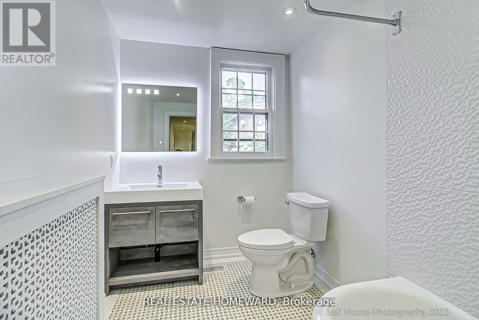 MAIN-12 Highbourne Road, Toronto, ON, M5P 2J2 - 11