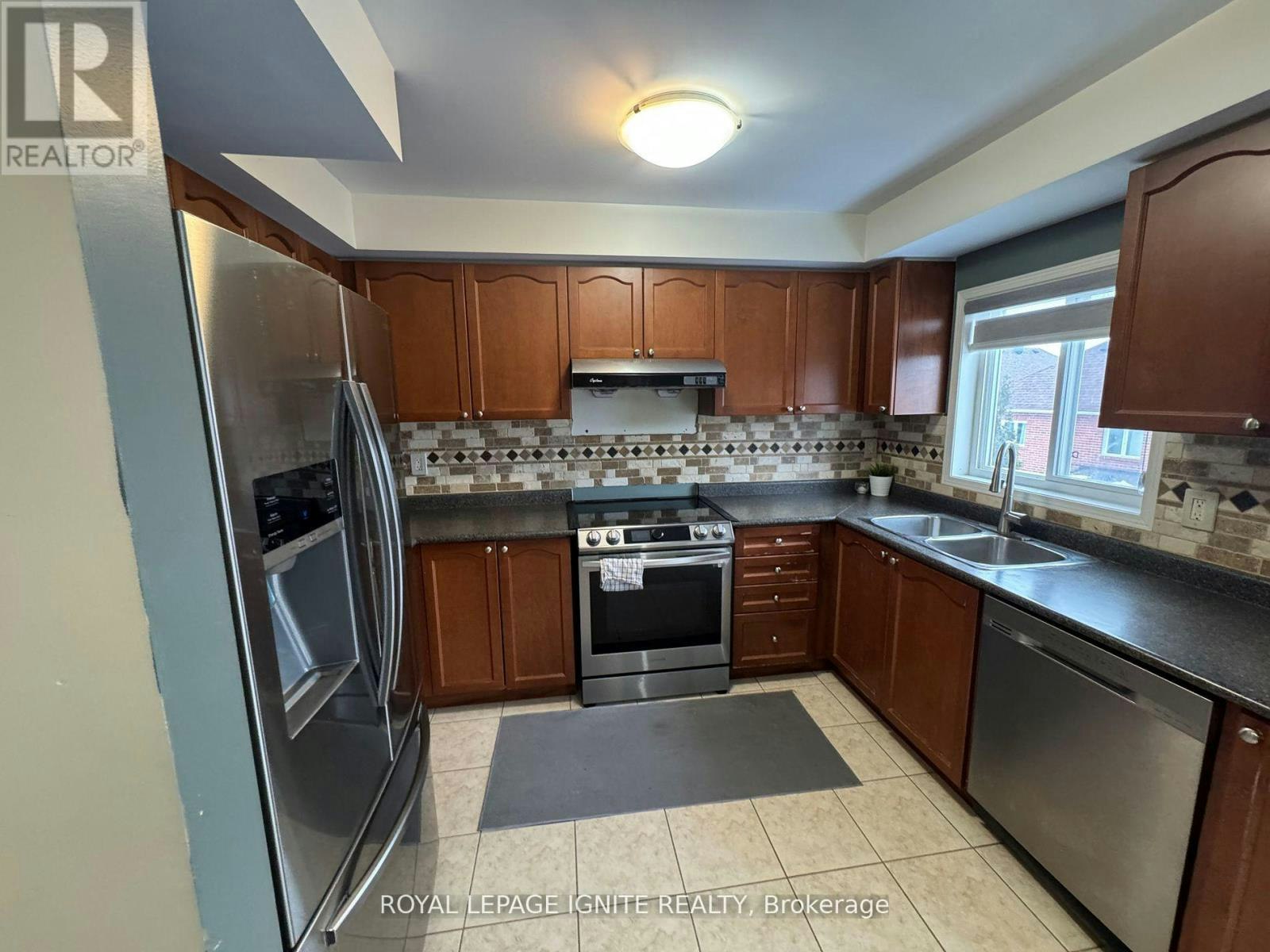 72 Oakins Lane, Ajax, ON, L1T 0H1 - 5