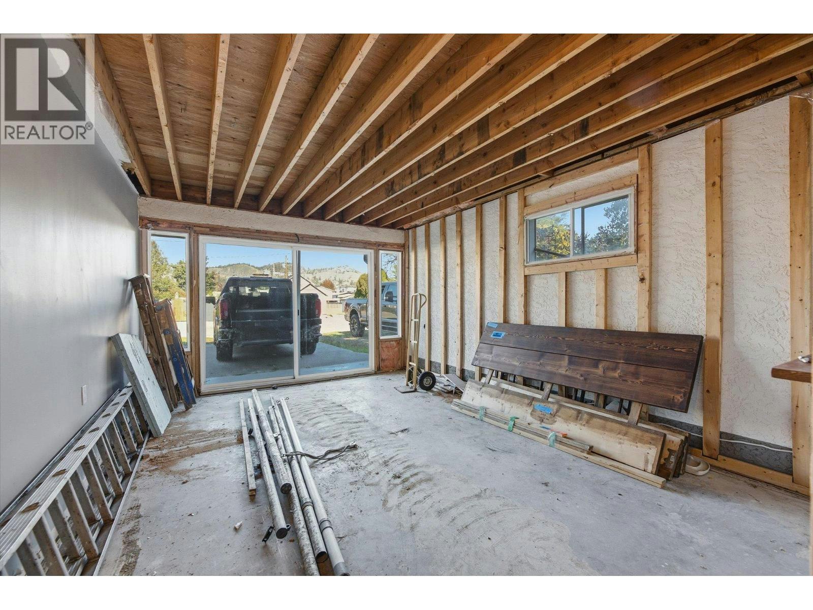 1011-1013 Lawson Avenue, Kelowna, BC, V1Y 6T3 - 49