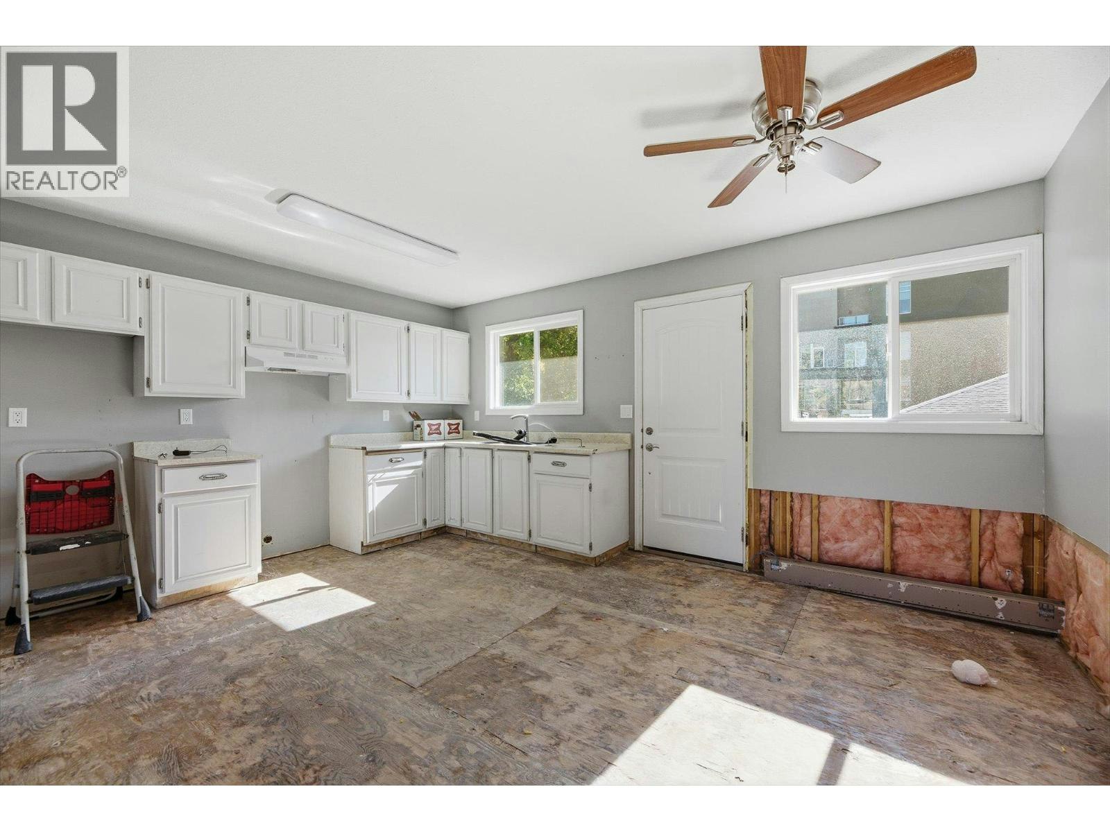 1011-1013 Lawson Avenue, Kelowna, BC, V1Y 6T3 - 54
