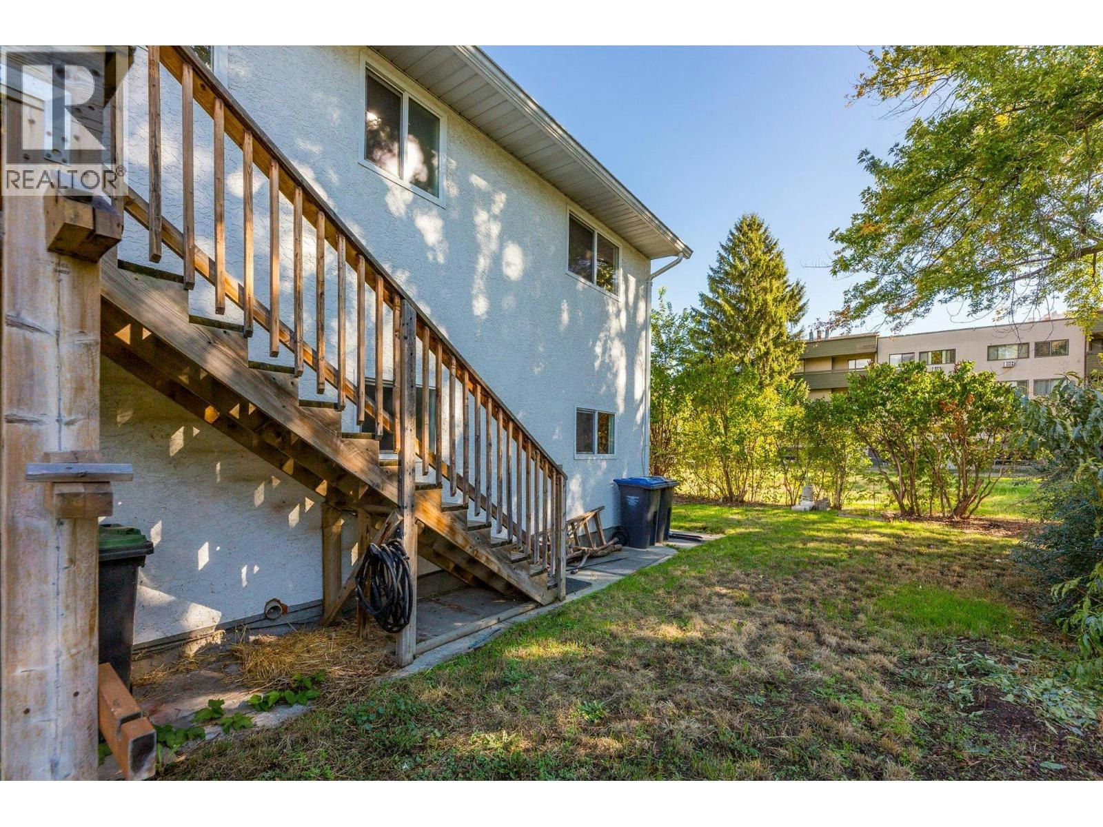 1011-1013 Lawson Avenue, Kelowna, BC, V1Y 6T3 - 11