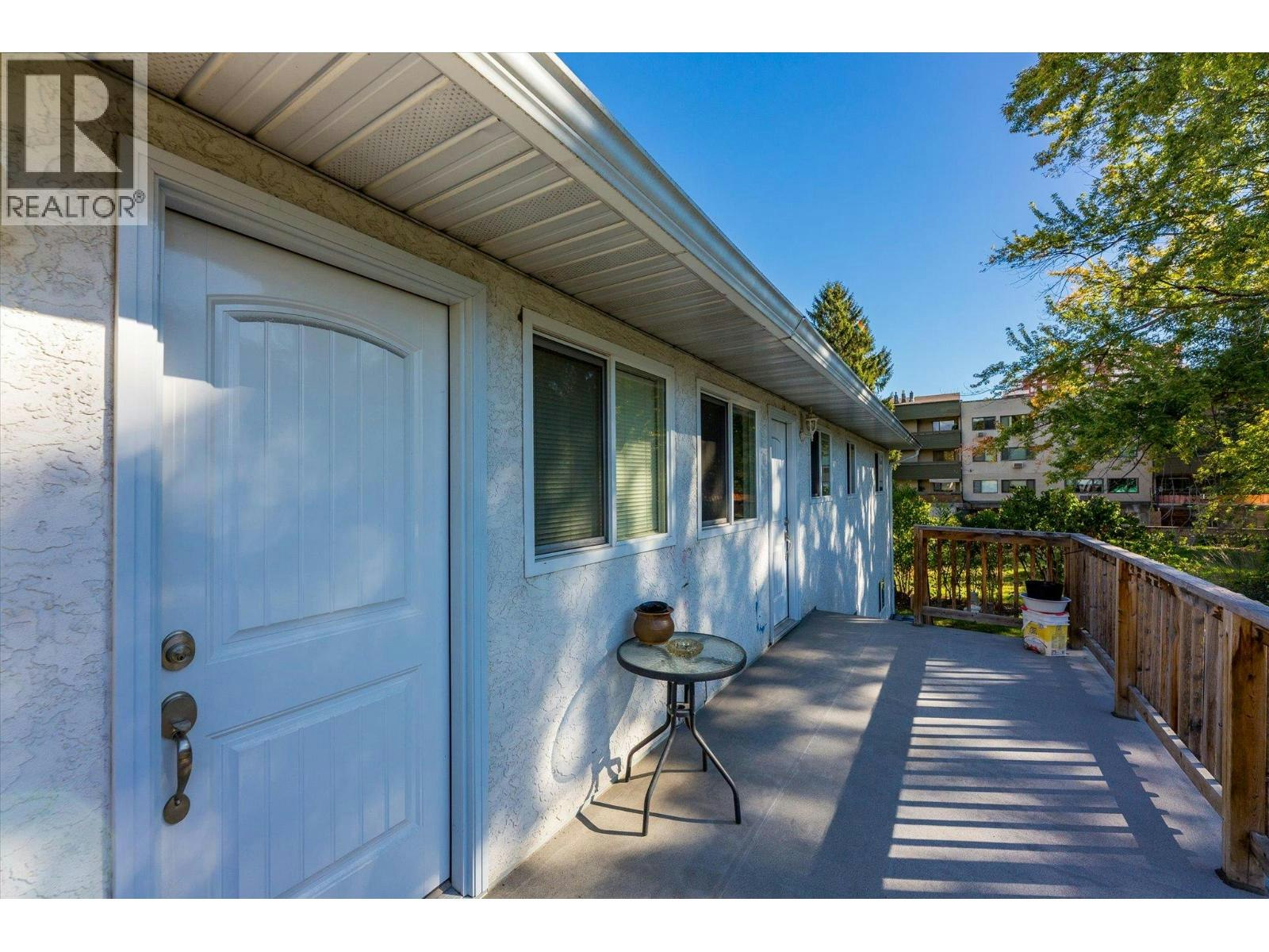 1011-1013 Lawson Avenue, Kelowna, BC, V1Y 6T3 - 14