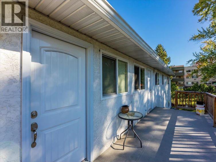 1011-1013 Lawson Avenue, Kelowna, BC, V1Y 6T3 - 14