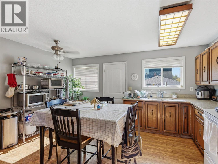 1011-1013 Lawson Avenue, Kelowna, BC, V1Y 6T3 - 34