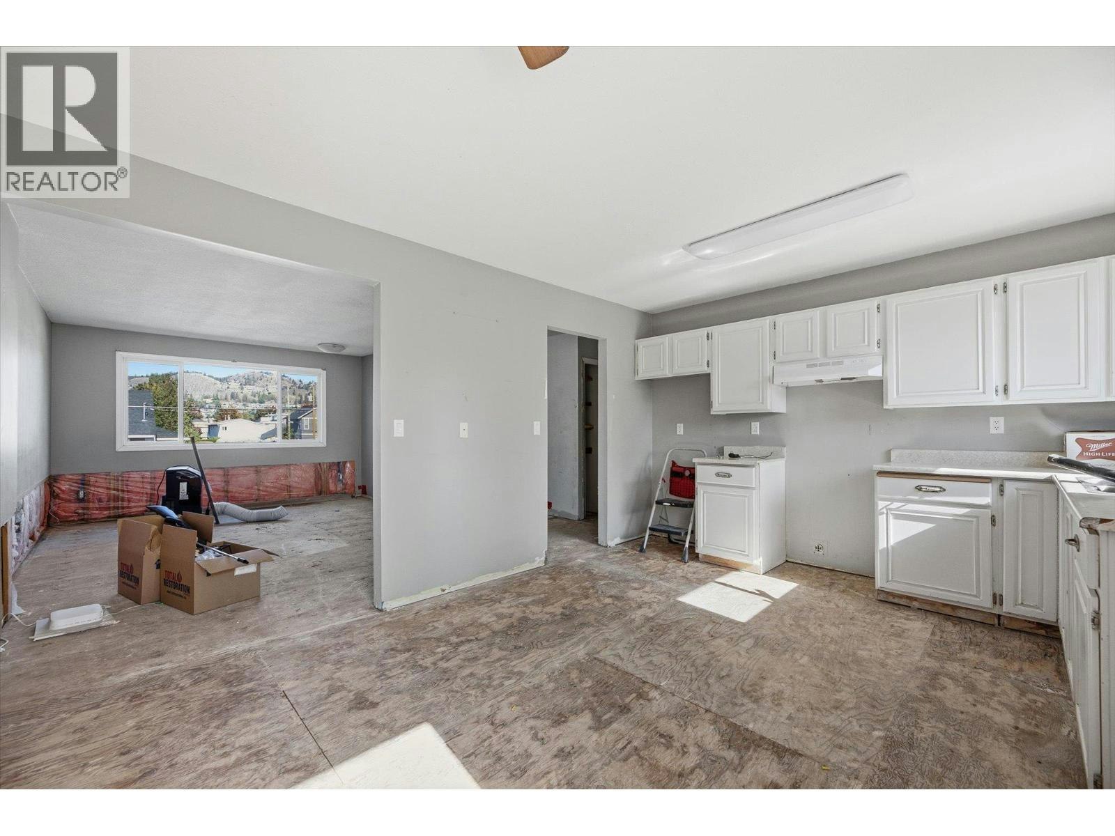 1011-1013 Lawson Avenue, Kelowna, BC, V1Y 6T3 - 55