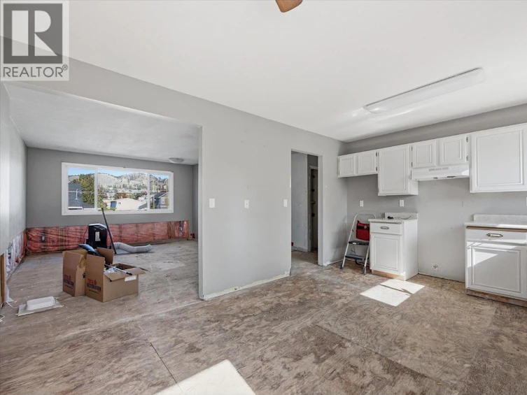1011-1013 Lawson Avenue, Kelowna, BC, V1Y 6T3 - 55