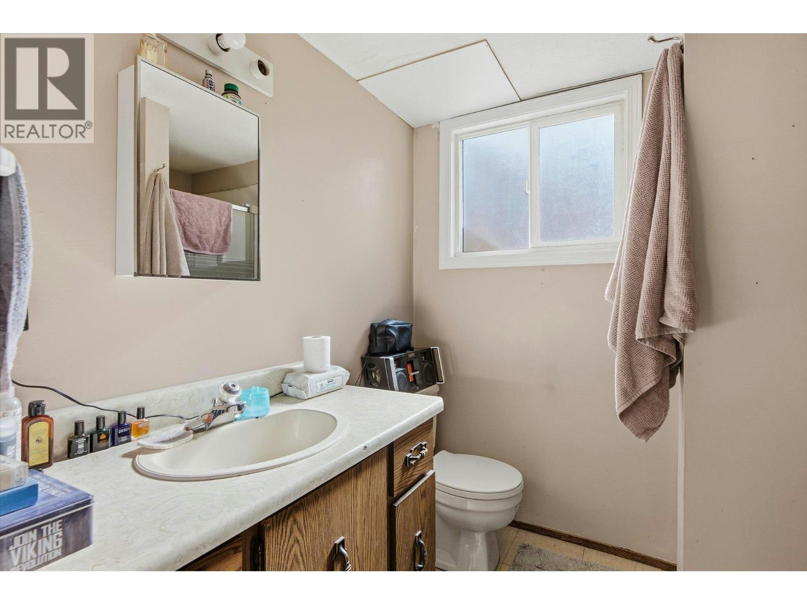 1011-1013 Lawson Avenue, Kelowna, BC, V1Y 6T3 - 42