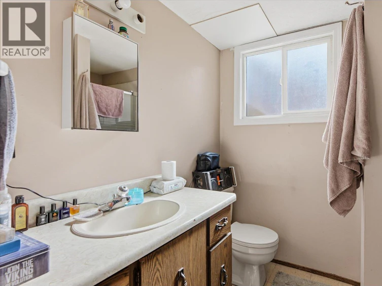 1011-1013 Lawson Avenue, Kelowna, BC, V1Y 6T3 - 42