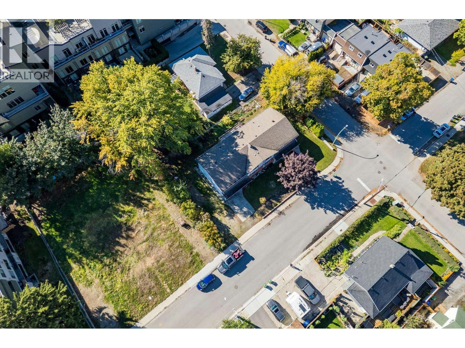 1011-1013 Lawson Avenue, Kelowna, BC, V1Y 6T3 - 23