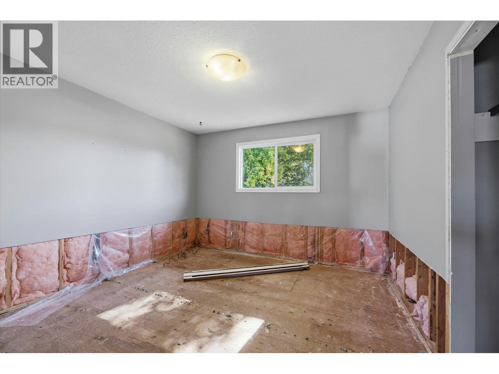 1011-1013 Lawson Avenue, Kelowna, BC, V1Y 6T3 - 56