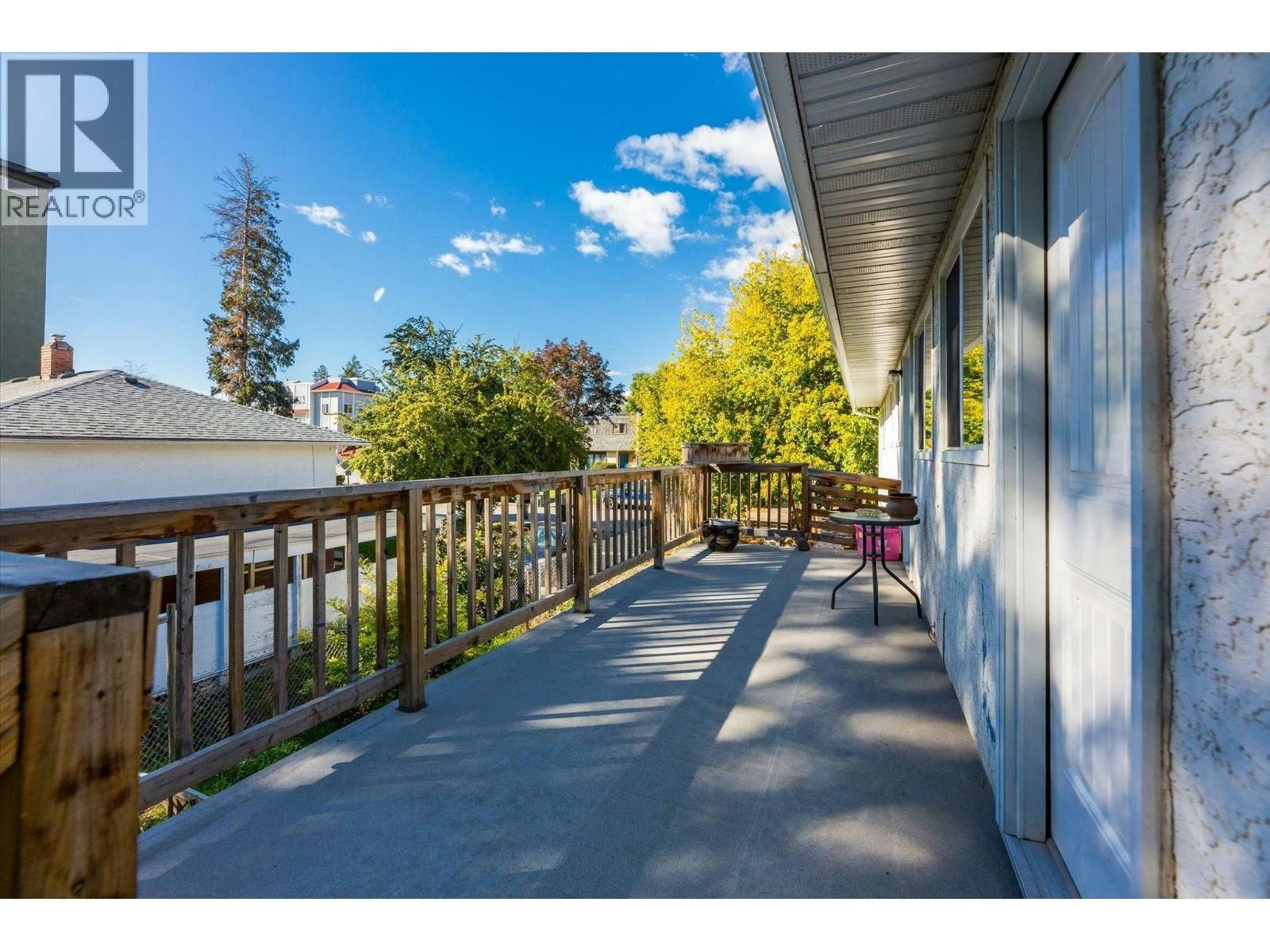 1011-1013 Lawson Avenue, Kelowna, BC, V1Y 6T3 - 13