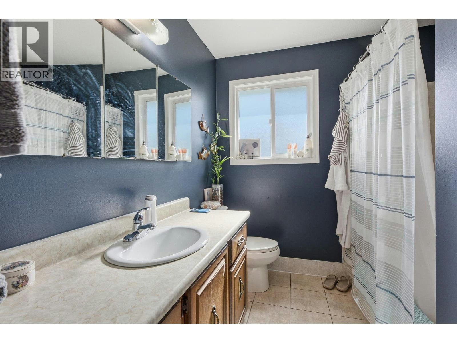 1011-1013 Lawson Avenue, Kelowna, BC, V1Y 6T3 - 38