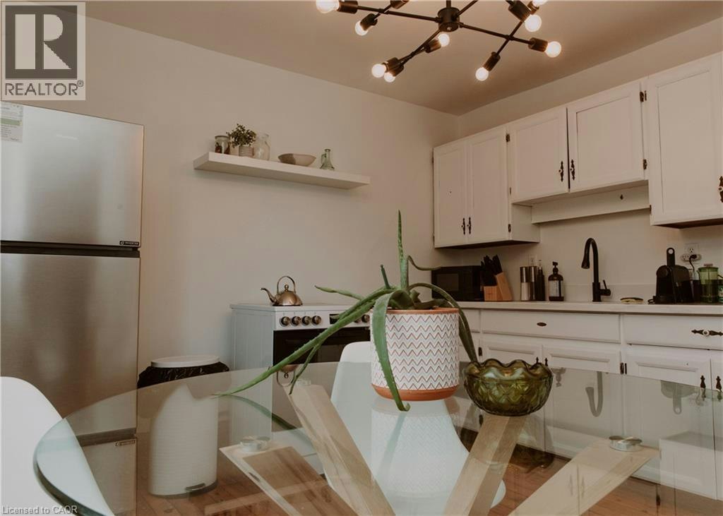 Upper-393 Ontario Street, Stratford, ON, N5A 3H7 - 9