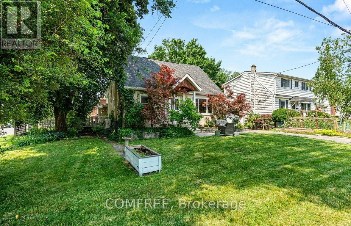 421 Greenwood Avenue, Ottawa, ON, K2A 0X5
