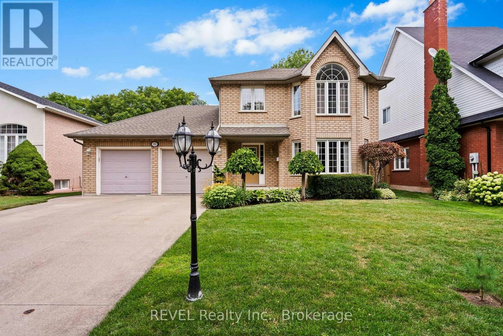 98 Debora Drive, Grimsby, ON, L3M 4J3