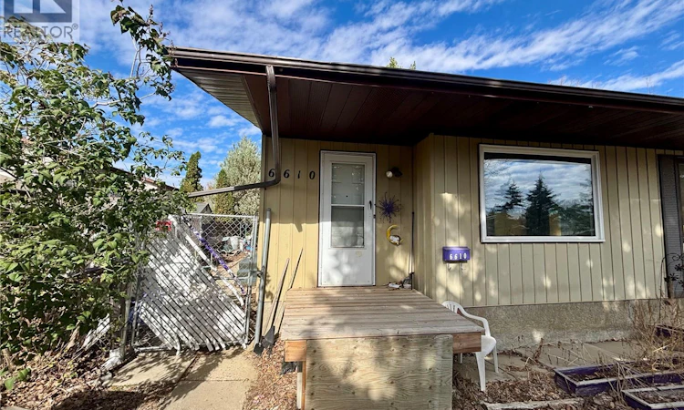 6610 Collins Bay