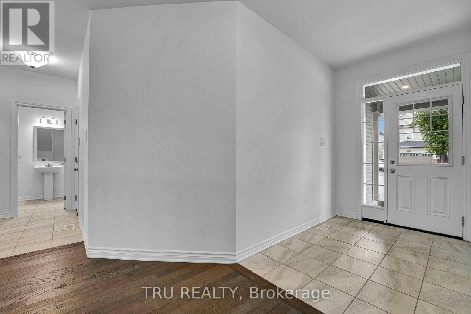 207 Quarter Horse Street, Ottawa, ON, K2S 0X8 - 4