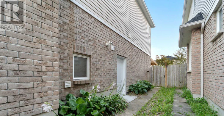 35 Weldon Street, Whitby, ON, L1R 2T5 - 4