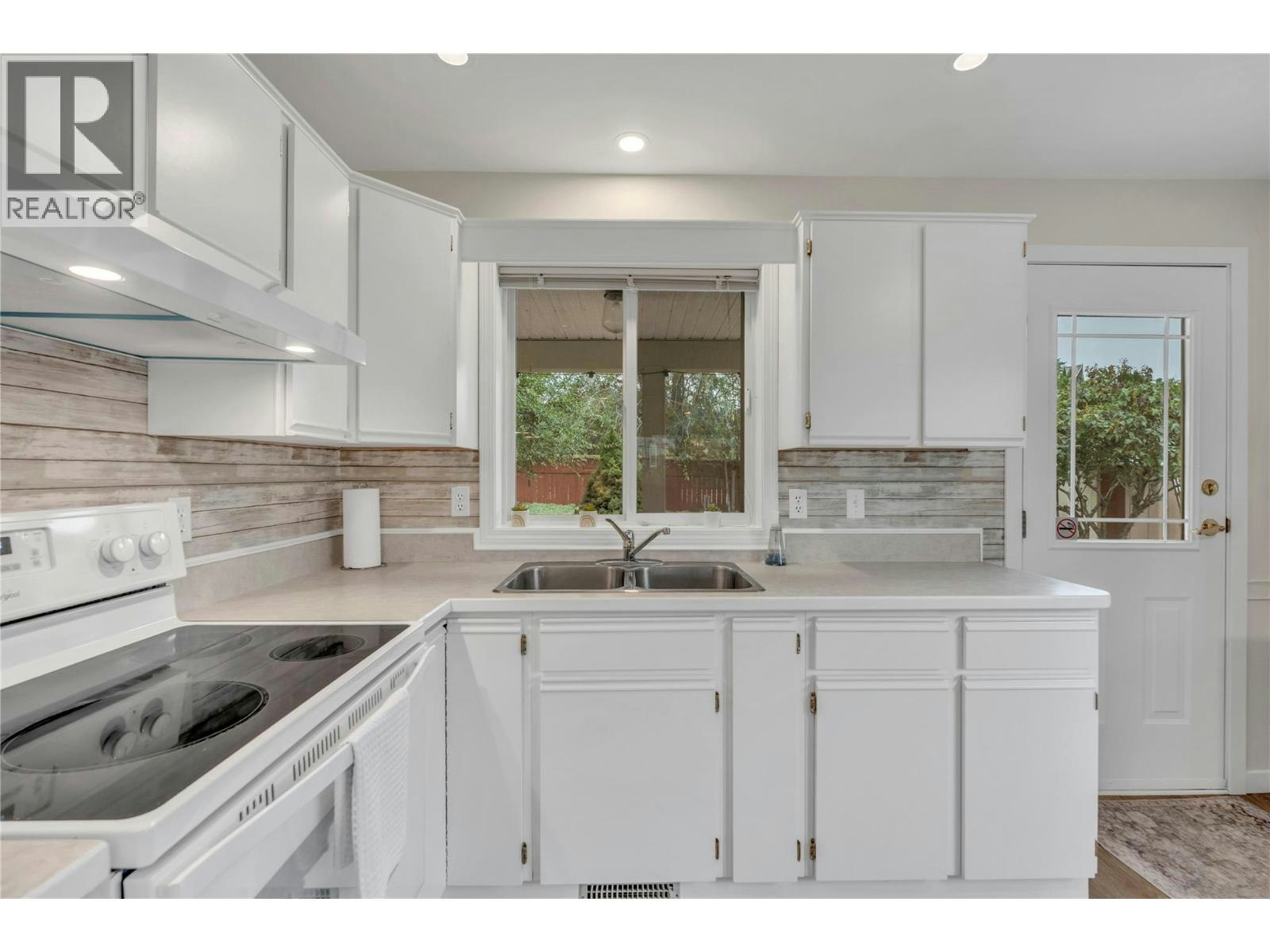 114 Vancouver Place, Penticton, BC, V2A 1A7 - 40