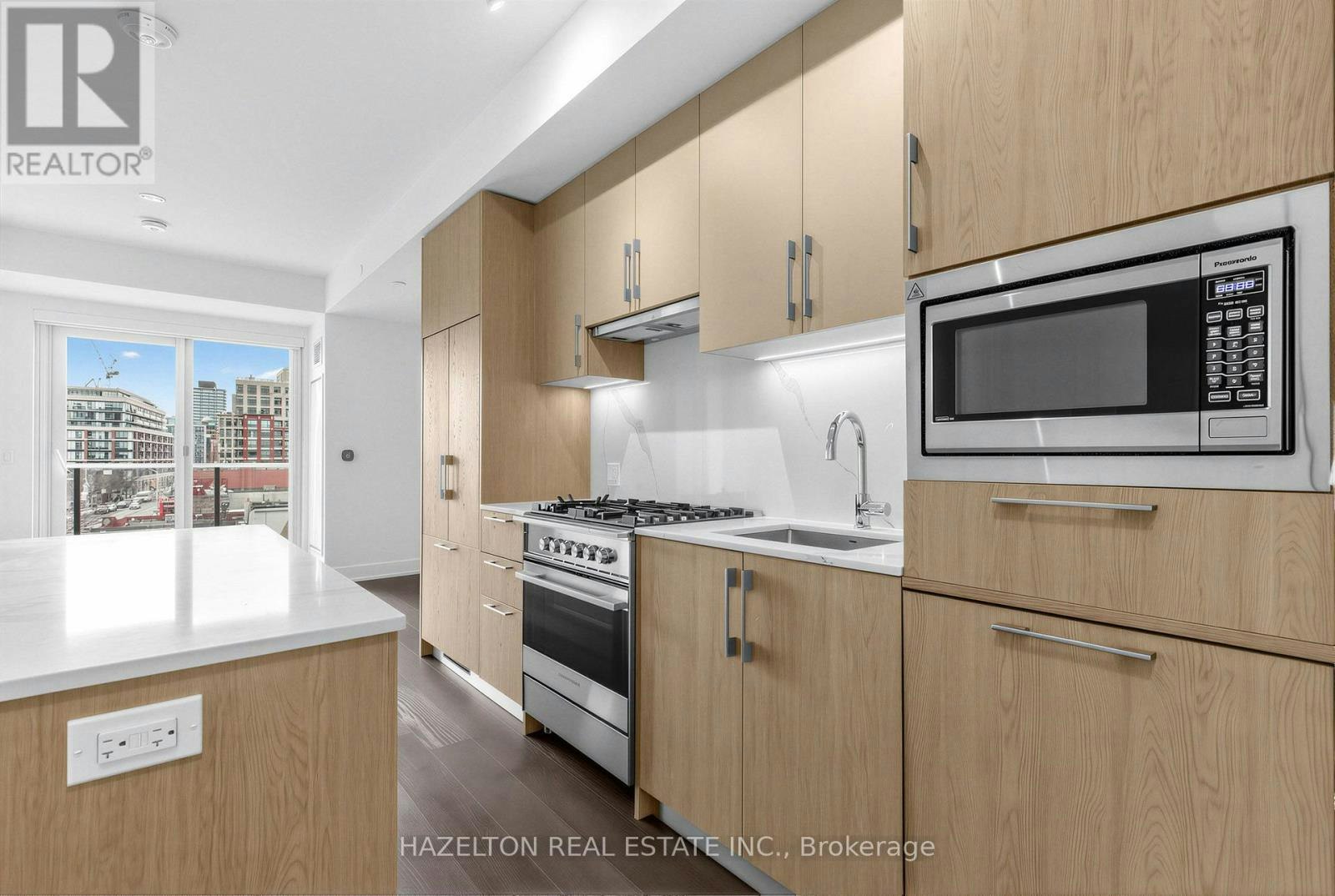 711-8 Manor Road W, Toronto, ON, M4S 0E6
