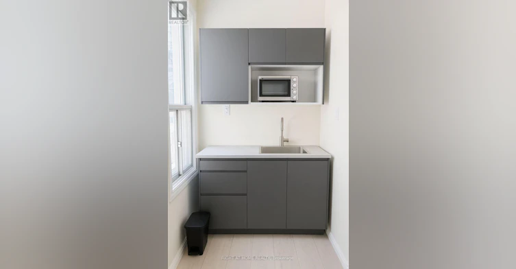 203 - 198-200 Queen Street W, Toronto, ON, M5V 1Z2 - 2