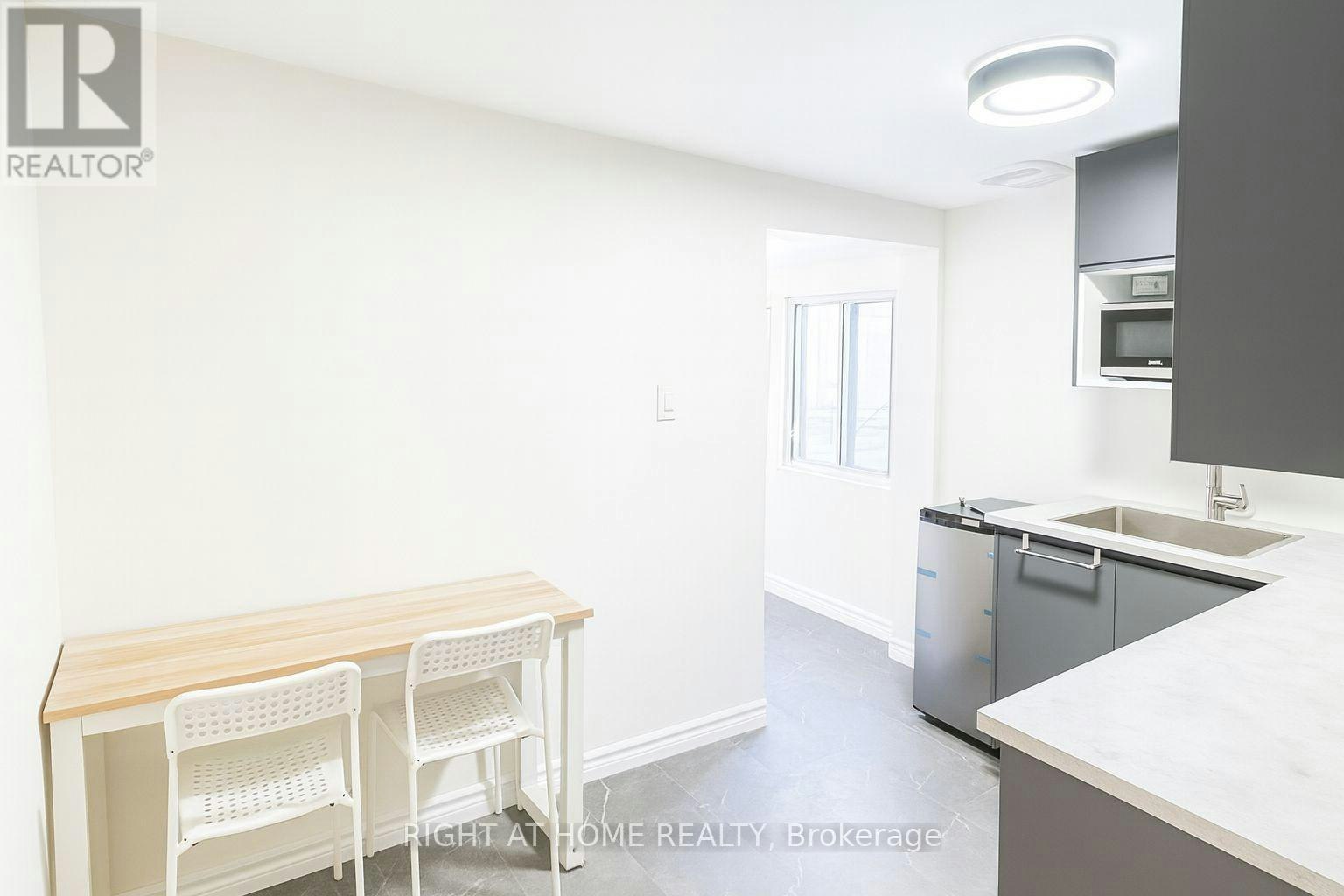 204 - 198-200 Queen Street W, Toronto, ON, M5V 1Z2 - 7