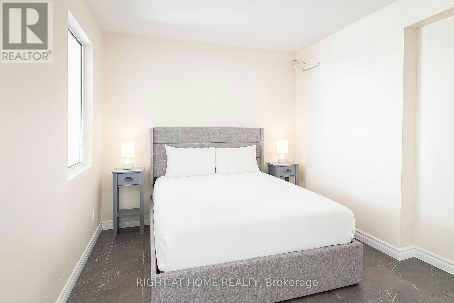 204 - 198-200 Queen Street W, Toronto, ON, M5V 1Z2