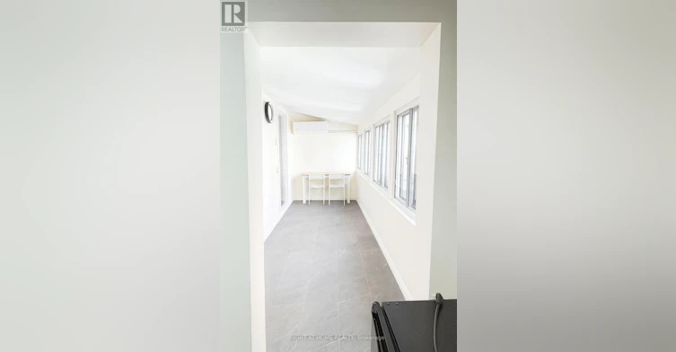 204 - 198-200 Queen Street W, Toronto, ON, M5V 1Z2 - 2