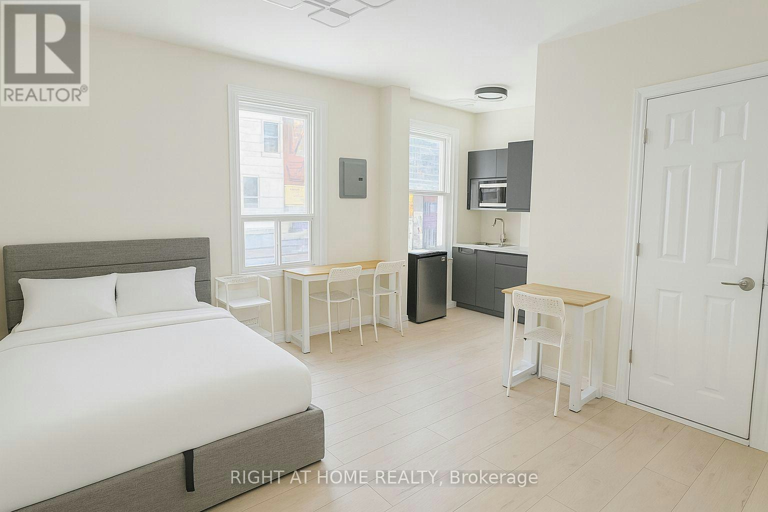 205 - 198-200 Queen Street W, Toronto, ON, M5V 1Z2