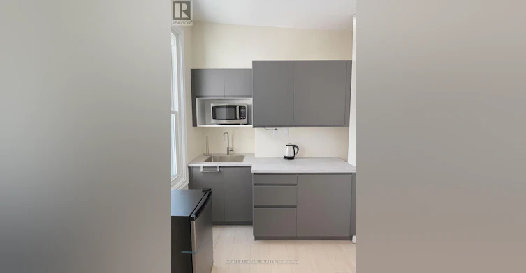 205 - 198-200 Queen Street W, Toronto, ON, M5V 1Z2 - 2