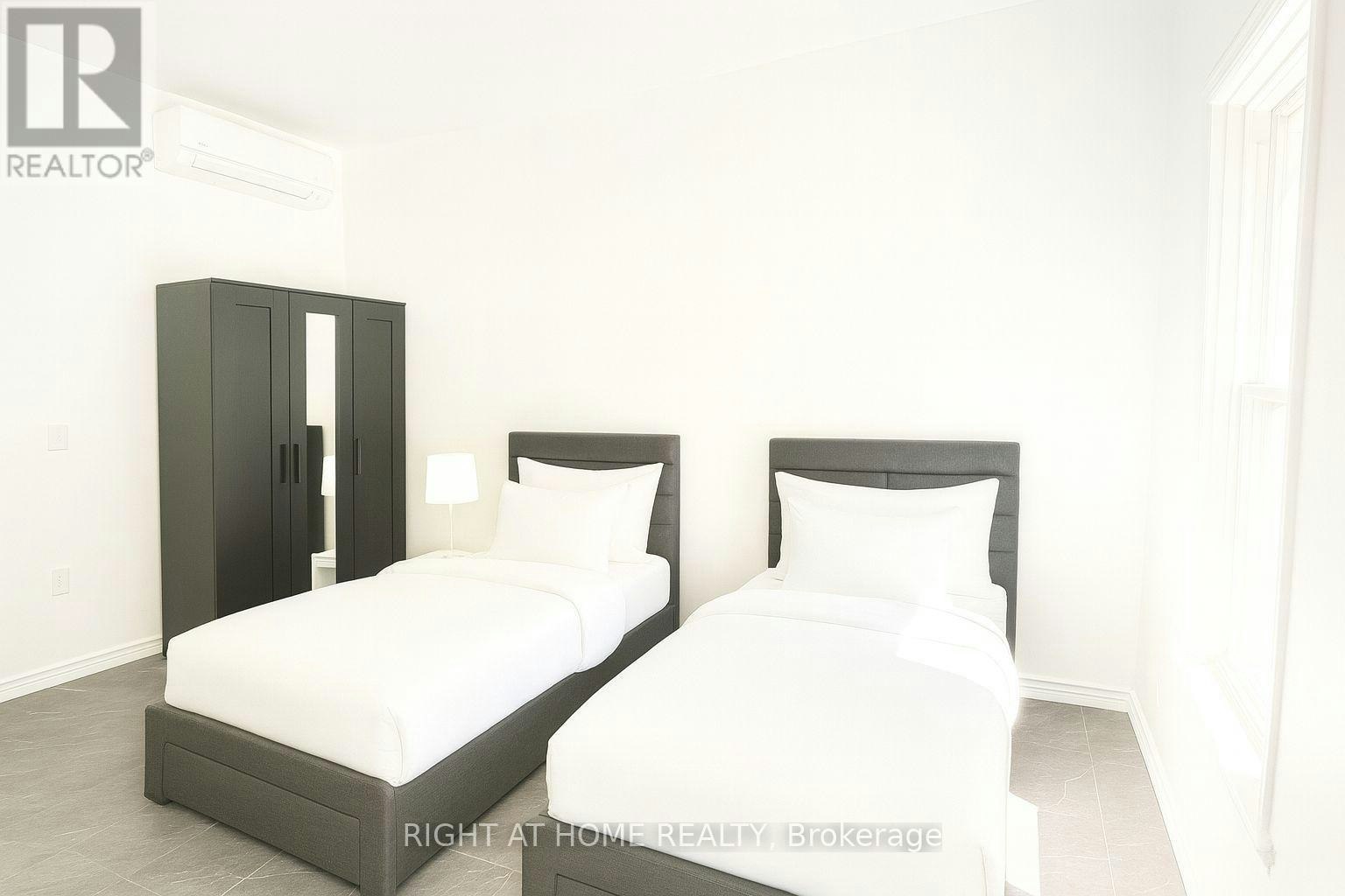 207 - 198-200 Queen Street W, Toronto, ON, M5V 1Z2 - 2