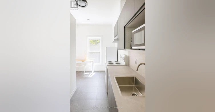 207 - 198-200 Queen Street W, Toronto, ON, M5V 1Z2 - 3