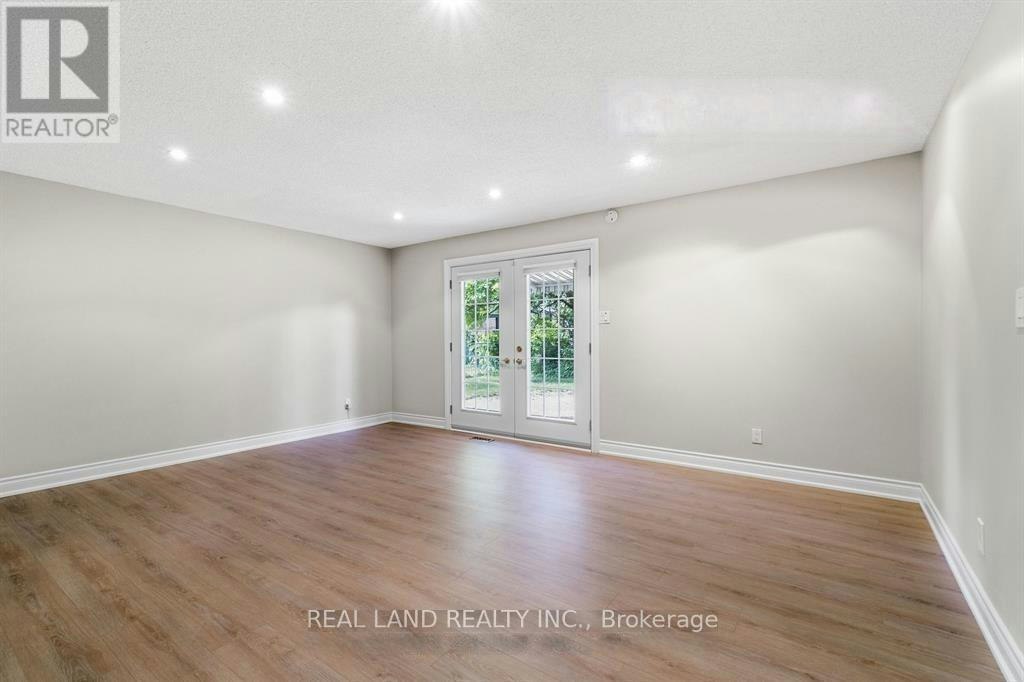 LOWER-360 Chantenay Drive, Mississauga, ON, L5A 1E7 3