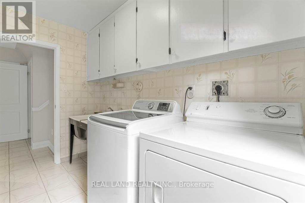 LOWER-360 Chantenay Drive, Mississauga, ON, L5A 1E7 2