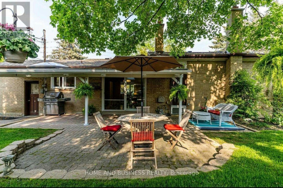 3668 The Credit Woodlands Road, Mississauga, ON, L5C 2K9