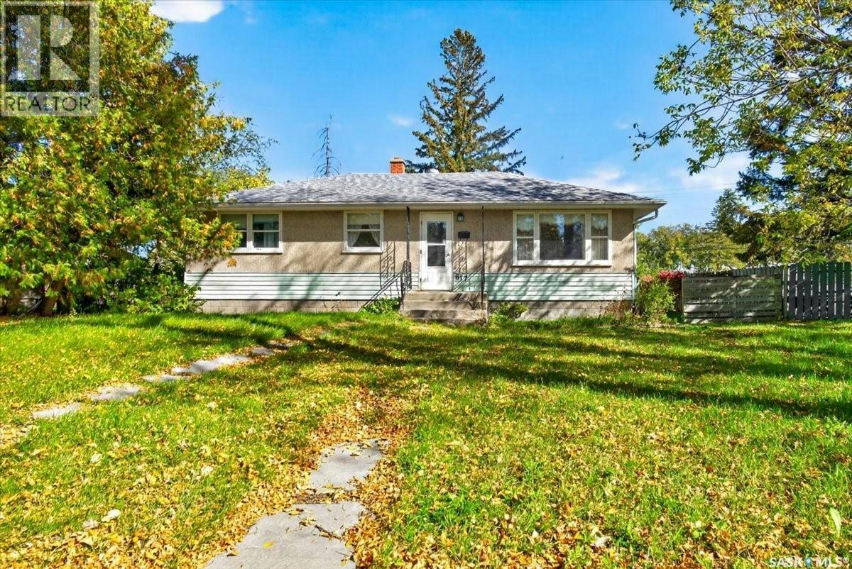 617 Aberdeen Crescent, Regina, SK, S4T 6A9