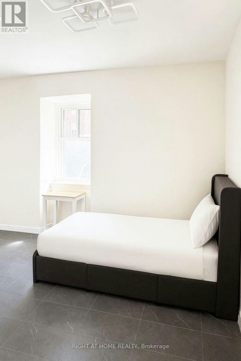 302 - 198-200 Queen Street W, Toronto, ON, M5V 1Z2